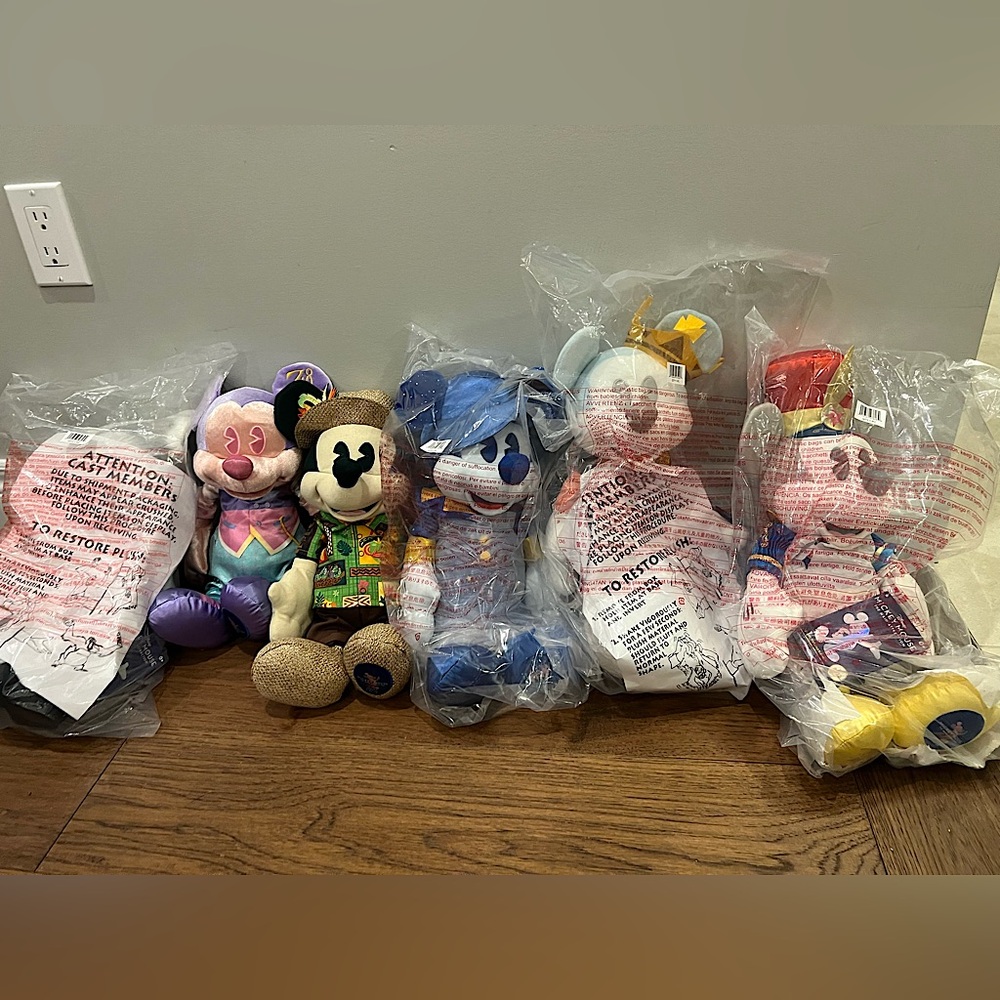 Mickey Mouse the Main Attraction set of 6 Plushes